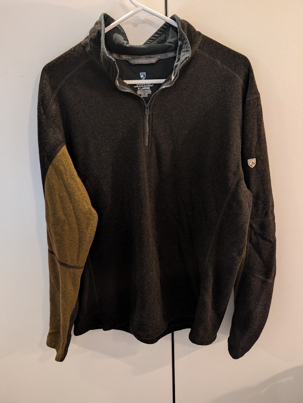 Kuhl Mens XL Black Quarter-Zip Sweater with Olive Sleeve